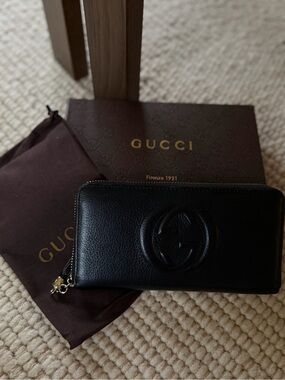 Gucci Black Embossed Leather Zip Wallet with Tassel. Authentic